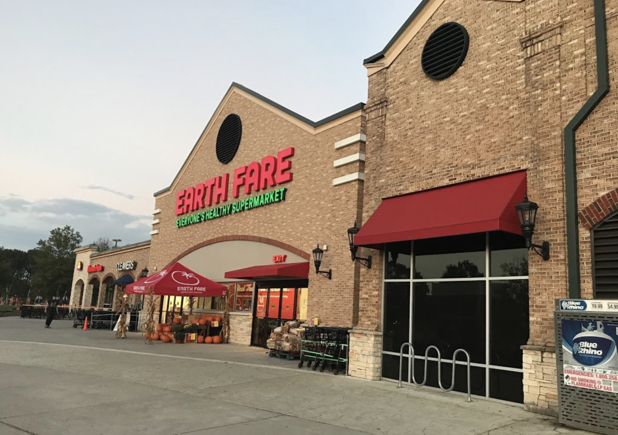 earth fare in emory point, village at peachtree corners to