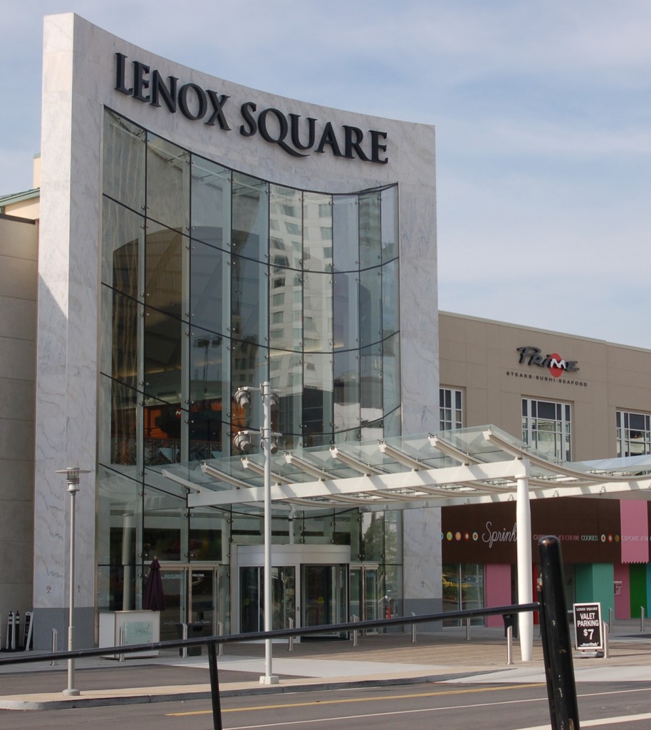 is lenox mall open on memorial day